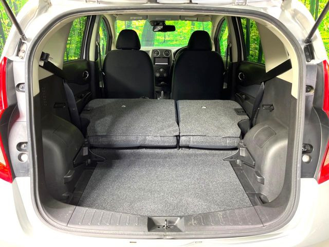 ���i�̂���������ʋ΁A���}���ɏ\���ȉ׎��X�y�[�X���m�ۂ��Ă���܂��B�Z�J���h�V�[�g��|���ƁA�傫�ȉו��̐ύڂ��\�ł���