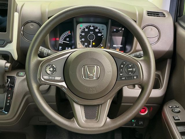 【ステアリングスイッチ】運転中、前方から目線をそらすことなく、オーディオ等の操作が可能な便利機能!安心&快適なドライブを演出してくれます♪