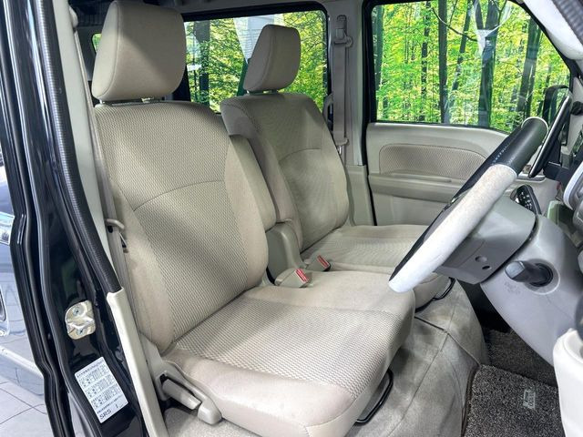 運転席シート廻りは使用感も少なく、良好な状態となっています。丁寧に使われていたことがよくわかりますね。