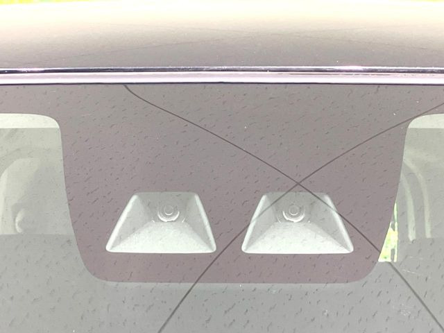 【トヨタセーフティセンス】走行中に前方の車両等を認識し、衝突しそうな時は警報とブレーキで衝突回避と被害軽減をアシスト。より安全にドライブをお楽しみいただけます。