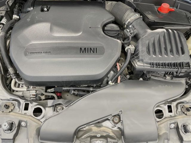 ●当店では、各メーカーの専用診断テスターを導入。国家資格を持つテクニカルスタッフも常駐しておりますので、万が一の際にも安心してご利用いただけます。