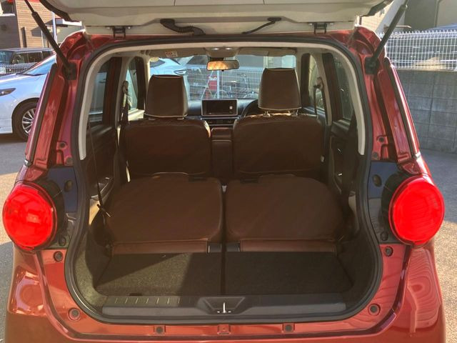 後席を格納すると、これだけの広さが!シーンに合わせたシートアレンジで、大きな荷物も積むことが出来ます♪