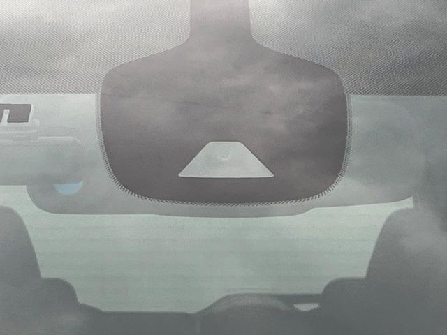 �y�C���e���W�F���g�G�}�[�W�F���V�[�u���[�L�z�t�����g�J�����őO���̎ԗ�����s�҂����m�B�Փ˂������Ȏ��͏Փ˔�Q�y���u���[�L���쓮�A�Փˉ�����T�|�[�g�B�����S�Ƀh���C�u�����y���݂��������܂��B