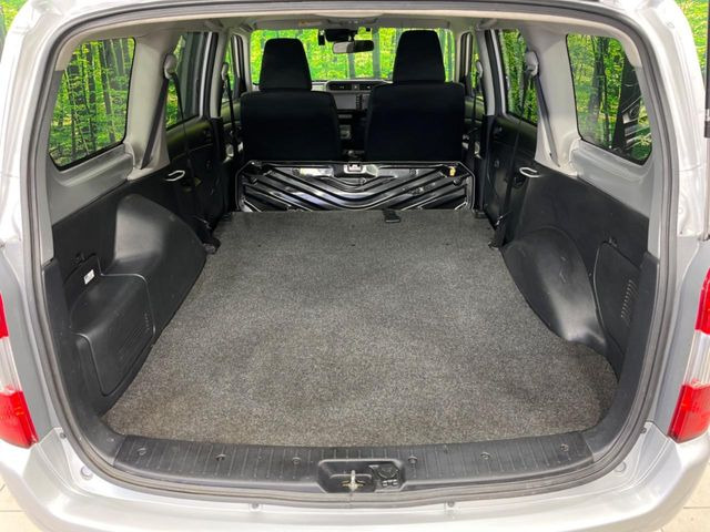 後席を格納すると、これだけの広さが!シーンに合わせたシートアレンジで、大きな荷物も積むことが出来ます♪
