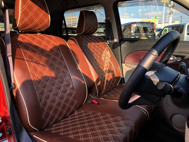 運転席シート廻りは使用感も少なく、良好な状態となっています。丁寧に使われていたことがよくわかりますね。