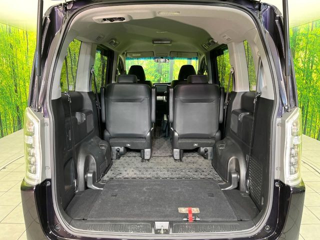 ���i�̂���������ʋ΁A���}���ɏ\���ȉ׎��X�y�[�X���m�ۂ��Ă���܂��B�Z�J���h�V�[�g��|���ƁA�傫�ȉו��̐ύڂ��\�ł���