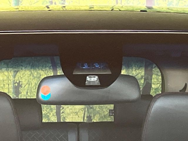 【シティブレーキアクティブシステム】低速走行中に前方の車両等を認識し、衝突しそうな時は警報とブレーキで衝突回避と被害軽減をアシスト。より安全にドライブをお楽しみいただけます。