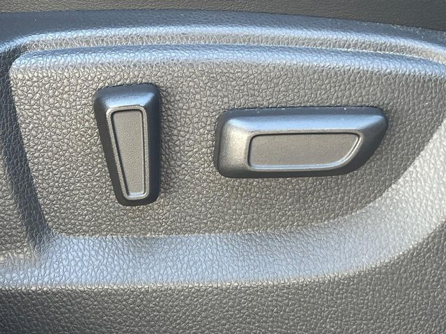 【パワーシート】スイッチ一つで簡単にシートの微調整が可能!電動だから力もいりません!快適なシートポジションにセットして、快適なドライブをお楽しみください。