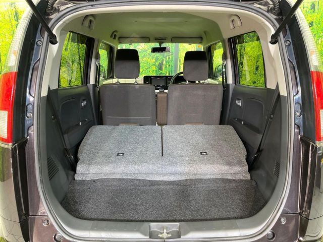 ���i�̂���������ʋ΁A���}���ɏ\���ȉ׎��X�y�[�X���m�ۂ��Ă���܂��B�Z�J���h�V�[�g��|���ƁA�傫�ȉו��̐ύڂ��\�ł���