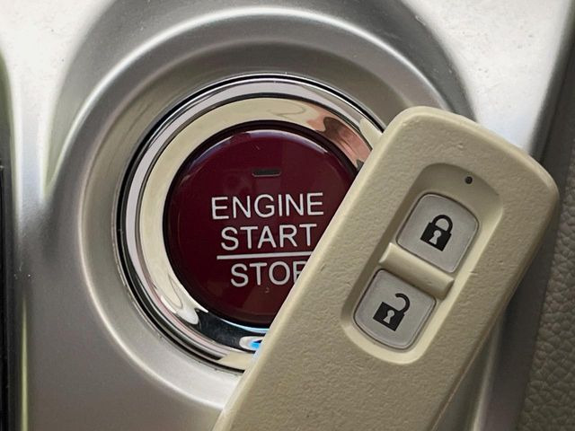 �yHonda�X�}�[�g�L�[�z�J�o����|�P�b�g�ɓ��ꂽ�܂܂ł��h�A�̎{���E�������\�ȃX�}�[�g�L�[�𑕔��B�G���W���̃I���E�I�t�����J�M�����o���K�v����������Ƃ��Ă��֗��ł���