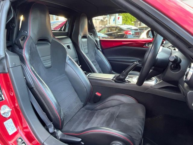 【RECARO製バケットシート】人間工学に基づいた面圧分布によって腰への負担や長時間運転時の疲労発生を軽減☆一目でレカロとわかるスポーティなルックスが特徴です。