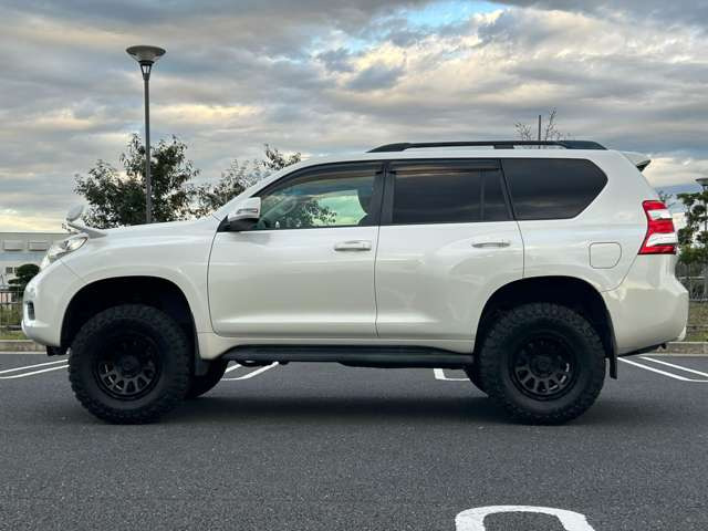 全国対応可能な12カ月保証付きとなります。【全国正規ディーラーでの修理 修理限度額無し 修理限度回数無し 走行距離無制限 ロードサービス付帯 】詳細はスタッフまでお気軽にお問い合わせくださいませ。