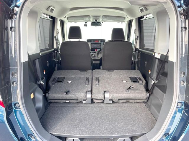 積み下ろしのしやすいデッキにはたっぷりと荷物を積み込んでいただけます。遊びから仕事まで、様々なシーンで頼れます♪