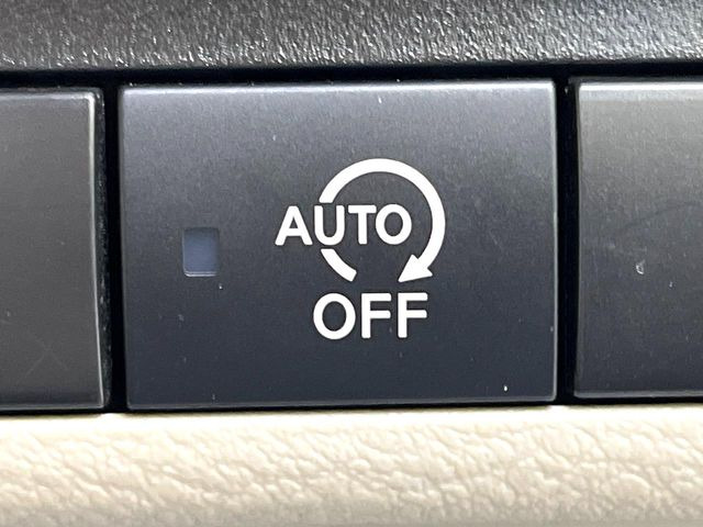 �y�A�C�h�����O�X�g�b�v�z�ԐM����a�؂Œ�Ԃ����ۂɃG���W�����~���A���ʂȔR���̏����}���܂��B�R��������ی�ɂȂ���@�\��G���W���̓u���[�L�𗣂��΍Ďn�����܂��B