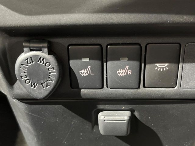 【シートヒーター】寒い日に重宝するシートヒーター!エアコンより早く温まってくれるので寒がりの人も安心ですね♪エアコンの温風は乾燥するから苦手、という方にもをおすすめです。