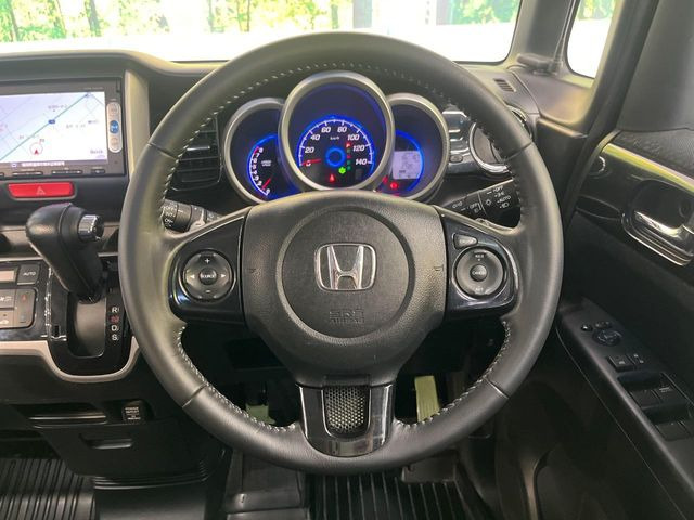 �y�����v�����X�e�A�����O�z�㎿�Ȋv���g�p���邱�ƂŁA��ɂ����������݂ƂĂ��^�]���₷���n���h���ł���