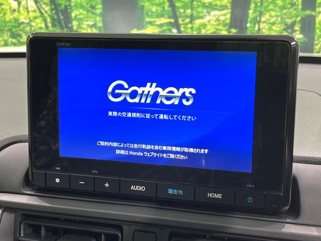 �y8�C���` �z���_�R�l�N�g�f�B�X�v���C�z���F���̍������ʃf�B�X�v���C�Ńi�r�̎g�p��A�������̃X�}�[�g�t�H���ƘA�g����bluetooth�ł̉��y�Đ����\�ł���