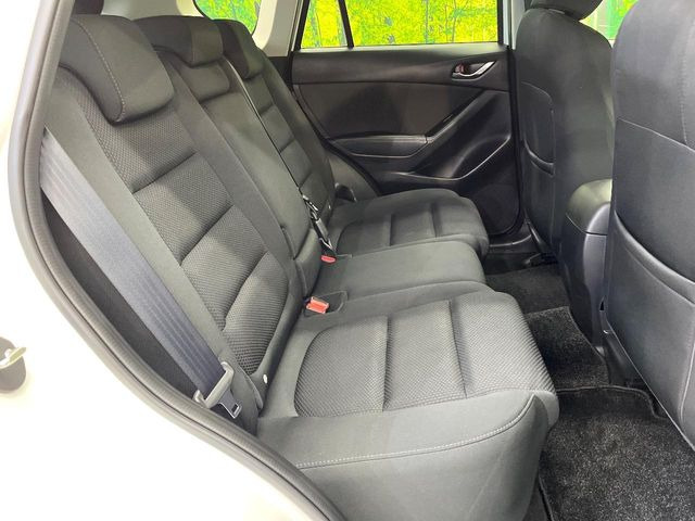 後部座席も気になるようなキズ・汚れやへたり等、大きなダメージはなく、良好な状態です。