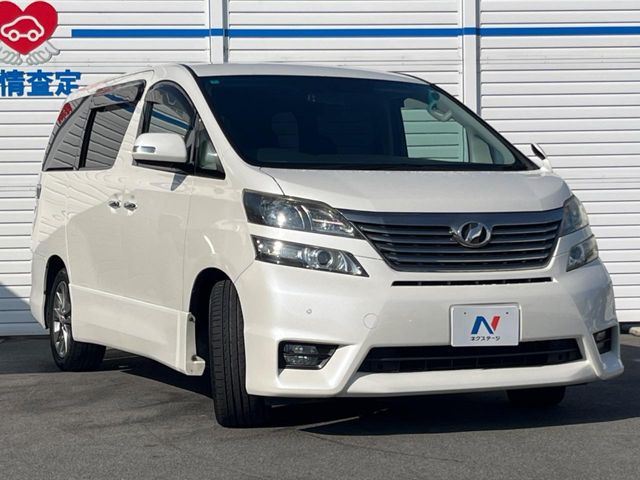 高透明度のガラス皮膜で撥水はもちろん、上質なツヤ・光沢を実現。紫外線や酸性雨から大切な愛車を保護し、色あせ・劣化を防止。「弾スプラッシュコート」、「弾プリミッサコート」からお選びいただけます。