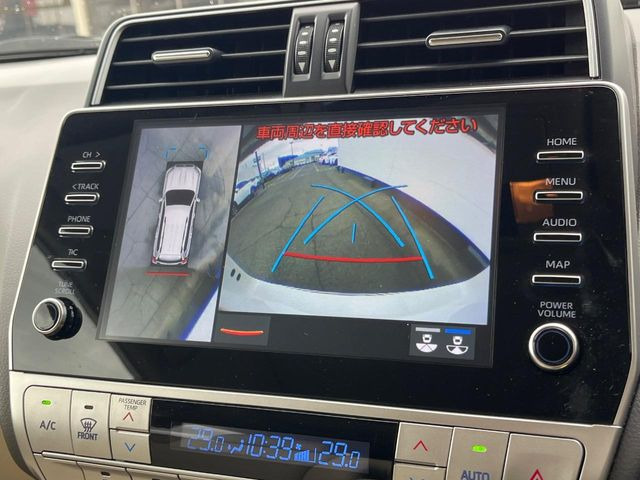 【パノラミックビューモニター】専用のカメラにより、上から見下ろしたような視点で360度クルマの周囲を確認することができます☆死角部分も確認しやすく、狭い場所での切り返しや駐車もスムーズに行えます。