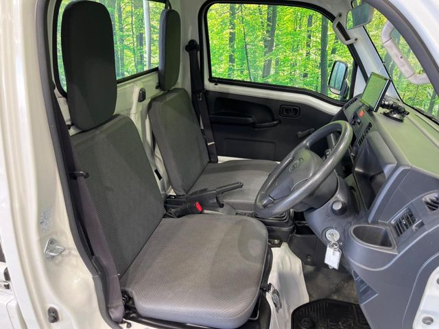 ドライバーによって運転しやすいポジションは異なり、あの車はどうなのか不安なこともありますよね。気になるお車は店頭で乗り込んでご確認いただけます♪