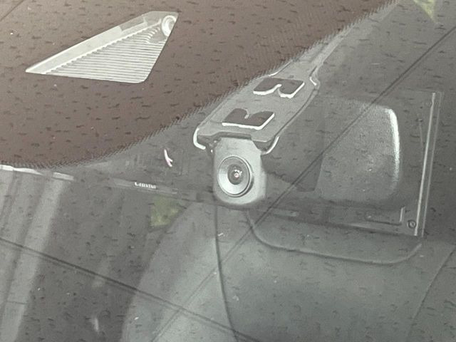 【ドライブレコーダー】安心・安全なカーライフに必須のドライブレコーダーを装備!走行中はもちろん、あおり運転や事故に遭遇した際の状況も映像で記録し、万一のリスクに備えます。