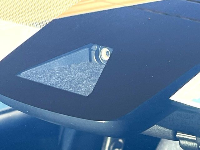 【トヨタセーフティセンス】走行中に前方の車両等を認識し、衝突しそうな時は警報とブレーキで衝突回避と被害軽減をアシスト。より安全にドライブをお楽しみいただけます。