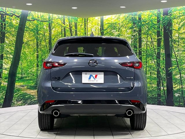 安心の最長10年・走行無制限保証(有償)をご用意。保証内容も充実はもちろん、無料点検&オイル交換や、年中無休の全国・24時間ロードサービスも付帯されておりますのでご安心下さい。