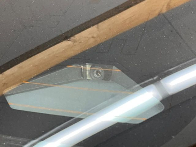 【トヨタセーフティセンス】走行中に前方の車両等を認識し、衝突しそうな時は警報とブレーキで衝突回避と被害軽減をアシスト。より安全にドライブをお楽しみいただけます。