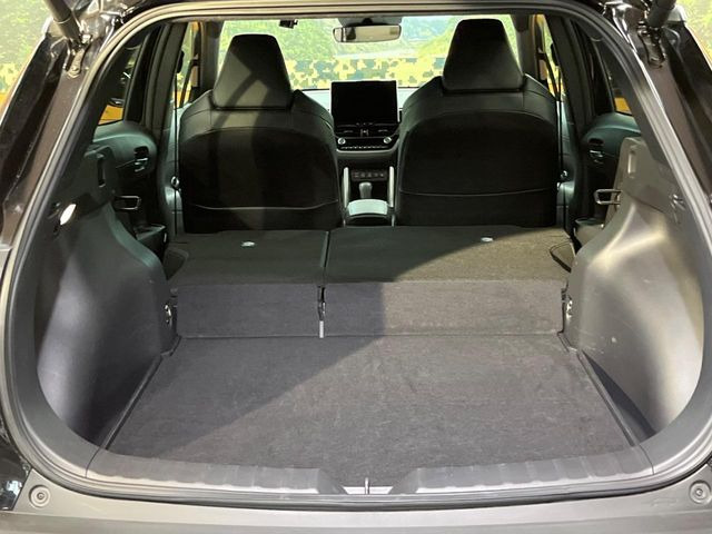 ���i�̂���������ʋ΁A���}���ɏ\���ȉ׎��X�y�[�X���m�ۂ��Ă���܂��B�Z�J���h�V�[�g��|���ƁA�傫�ȉו��̐ύڂ��\�ł���