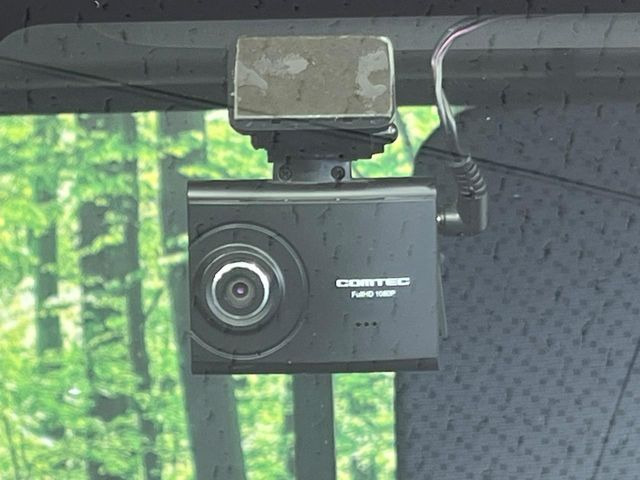 【ドライブレコーダー】安心・安全なカーライフに必須のドライブレコーダーを装備!走行中はもちろん、あおり運転や事故に遭遇した際の状況も映像で記録し、万一のリスクに備えます。