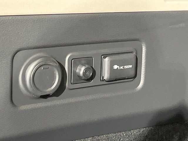 【1500Wアクセサリーコンセント】消費電力1500Wまでの家電が使えます。キャンプやスポーツ・アウトドアでのアクティビティはもちろん、災害・停電の際に大活躍♪