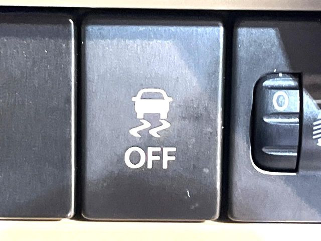 �y������h�~���u�z�ԗ��̉���������m����ƁA�����I�Ɏԗ��̐i�s������ۂ悤�Ɏԗ��𐧌䂵�܂��B�J�̓��ȂǊ���₷���H�ʏ󋵂ł����S�ȉ^�]���\�ł��B