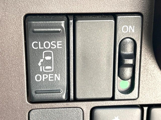 【パワースライドドア】スマートキーや運転席のスイッチでスライドドアの開閉が可能♪電動だから力を入れてドアを開ける必要が無く、小さいお子様でも、重い荷物を持っている時もラクに開け閉めできます♪