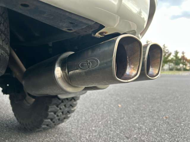 当店ではご契約頂きましたお客様にドライブレコーダーやガラスコーティング施工など、お値段を抑えてご提供させて頂いております。詳細はスタッフまでお気軽にお問い合わせくださいませ。