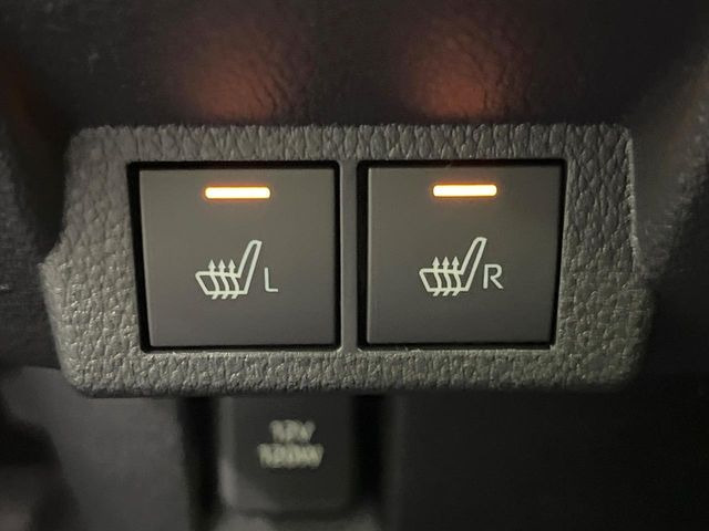 【シートヒーター】寒い日に重宝するシートヒーター!エアコンより早く温まってくれるので寒がりの人も安心ですね♪エアコンの温風は乾燥するから苦手、という方にもをおすすめです。