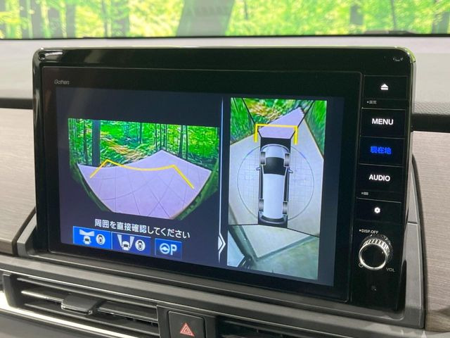 【マルチビューカメラシステム】専用のカメラにより、上から見下ろしたような視点で360度クルマの周囲を確認することができます☆死角部分も確認しやすく、狭い場所での切り返しや駐車もスムーズに行えます。