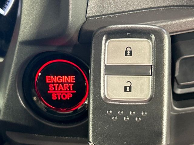 �yHonda�X�}�[�g�L�[�z�J�o����|�P�b�g�ɓ��ꂽ�܂܂ł��h�A�̎{���E�������\�ȃX�}�[�g�L�[�𑕔��B�G���W���̃I���E�I�t�����J�M�����o���K�v����������Ƃ��Ă��֗��ł���