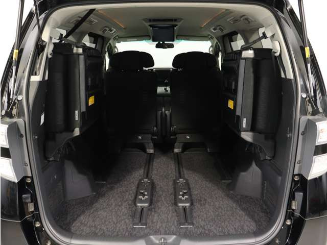 ミニバン最大級のスペース!ご家族、お友達とのキャンプやバーベキューほか、お仕事でも十分な容量が有ります!