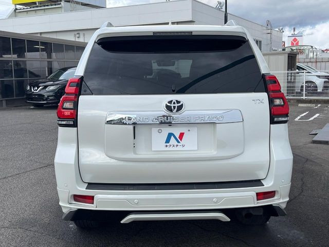 安心の最長10年・走行無制限保証(有償)をご用意。保証内容も充実はもちろん、無料点検&オイル交換や、年中無休の全国・24時間ロードサービスも付帯されておりますのでご安心下さい。