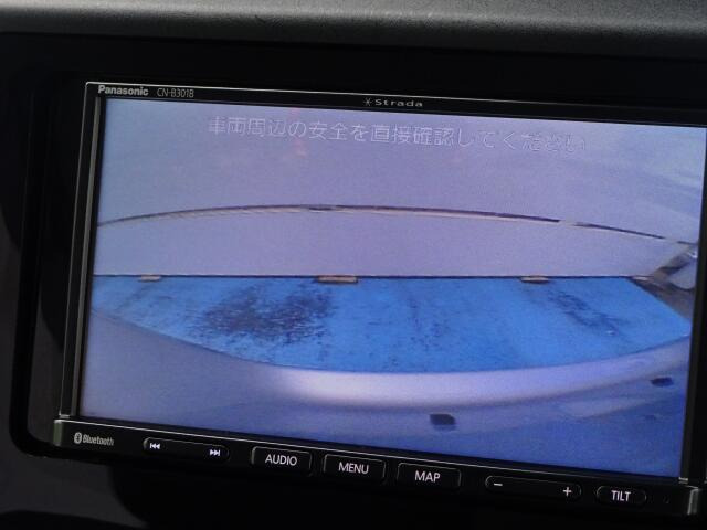 �o�b�N�J�����������Ă���܂��B