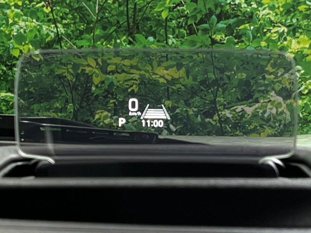 �y�w�b�h�A�b�v�f�B�X�v���C�z���݂̑��x�⑖�s�����f�W�^���\���ŉ^�]�ȑO���̃K���X�ɓ��e!�^�]���A�ڐ������炳���K�v�ȏ����m�F�ł���̂łƂ��Ă��֗��ň��S!