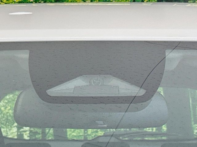 �y�z���_�Z���V���O�z���s���ɑO���̎ԗ�����F�����A�Փ˂������Ȏ��͌x��ƃu���[�L�ŏՓˉ���Ɣ�Q�y�����A�V�X�g�B�����S�Ƀh���C�u�����y���݂��������܂��B