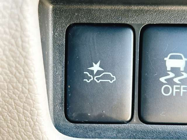 �y�Փˌy�����u�z���s���ɑO���̎ԗ�����F�����A�Փ˂������Ȏ��͌x��ƃu���[�L�ŏՓˉ���Ɣ�Q�y�����A�V�X�g�B�����S�Ƀh���C�u�����y���݂��������܂��B