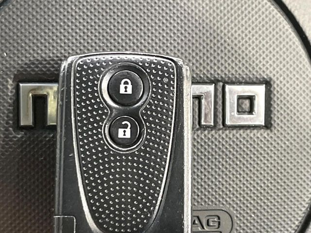 �y�L�[�t���[�V�X�e���z�J�o����|�P�b�g�ɓ��ꂽ�܂܂ł��h�A�̎{���E�������\�ȃX�}�[�g�L�[�𑕔��B�G���W���̃I���E�I�t�����J�M�����o���K�v����������Ƃ��Ă��֗��ł���