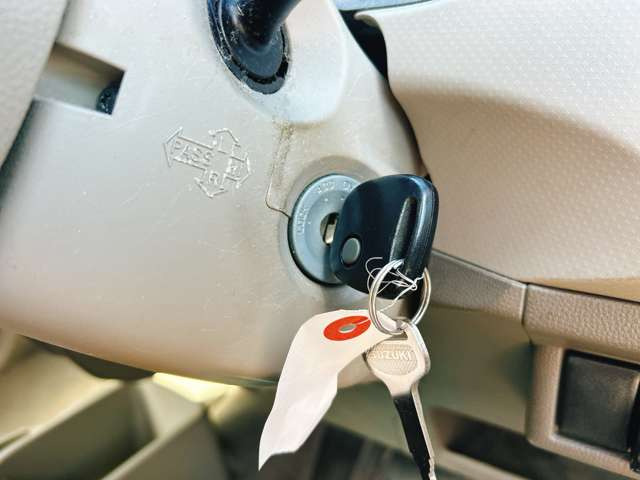 【キーレスエントリー】離れた場所からドアの開閉ができ、ワンタッチで楽々乗り込めます♪