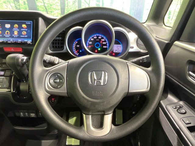 ステアリングも使用感が少なく、きれいな状態となっております♪