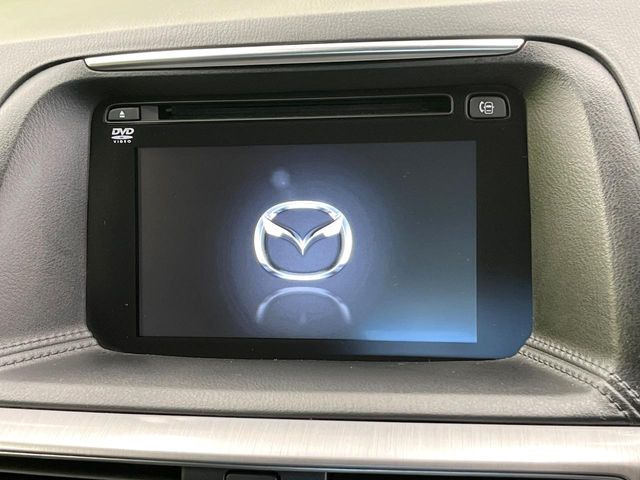 【マツダコネクトナビ】車内の雰囲気にマッチした一体型タイプのナビ。各種車輌設定やBluetooth再生等、様々な機能が楽しめます。直感的なダイヤル操作が可能で、使い勝手も良好です。