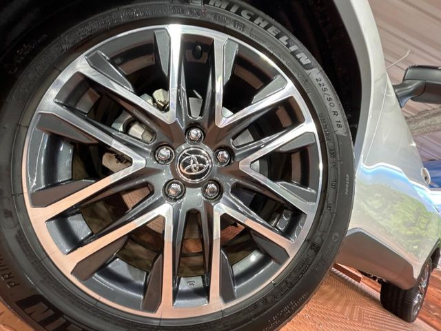 �y����18�C���`�A���~�z�C�[���z�O�ςɃ}�b�`���������A���~�z�C�[���𑕒����Ă���܂��B�e��ЊO�A���~�z�C�[����A�X�^�b�h���X�^�C�����戵�����Ă���܂��B���񂲑��k����������