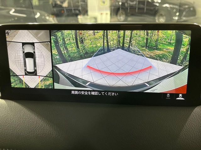 【360°ビューモニター】専用のカメラにより、上から見下ろしたような視点で360度クルマの周囲を確認することができます☆死角部分も確認しやすく、狭い場所での切り返しや駐車もスムーズに行えます。